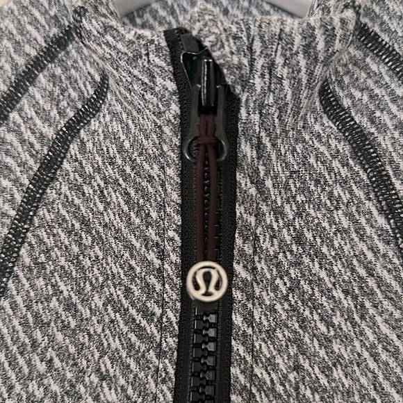 LULULEMON Define Hip-Length Jacket Women’s size 6 🩶🖤 Gray White Black - Picture 5 of 14